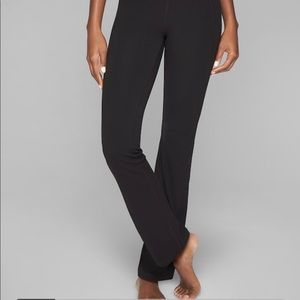 AVÍA L black workout pants